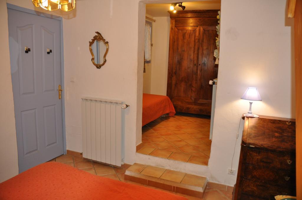 Le Petit Labouret Hotell Revest-du-Bion Eksteriør bilde
